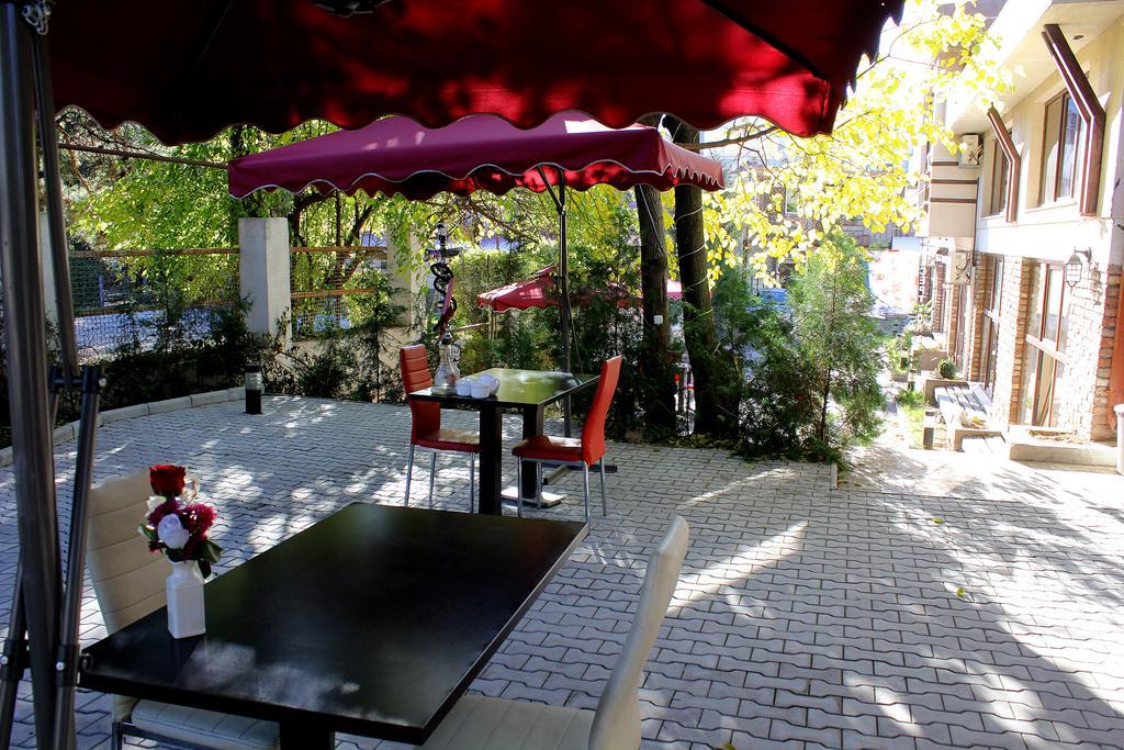 Roses Garden Hotel Tiflis Exterior foto